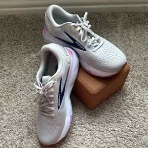 Brooks Women’s Ghost 16